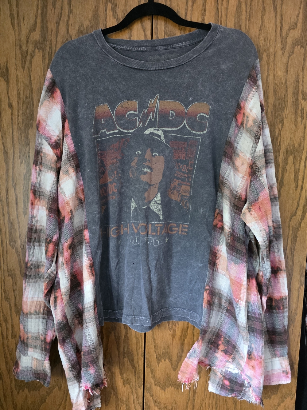 AC/DC Long-Sleeve Graphic Flannel Sleeve Shirt - Dusty Black & Pink